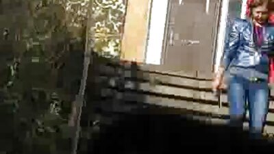 Jovem assustada forçada a foder na frente video de pono de desenho da câmera